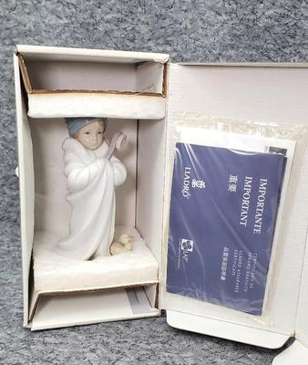 Lladro #6800 Bundled Bather NIB