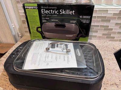 Roasting grilling skillets