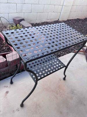 Iron lattice table