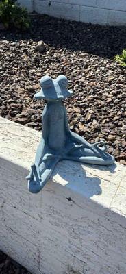 Meditation frog metal