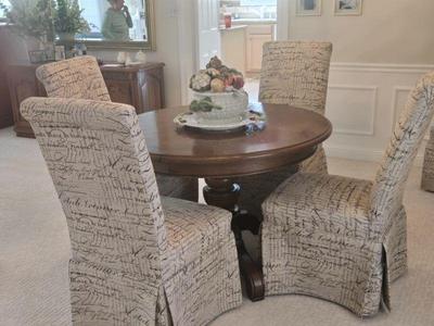 4 chairs a round table