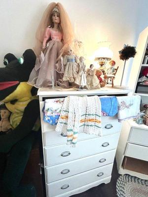 Many Many dolls 