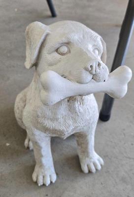 Dog statue 