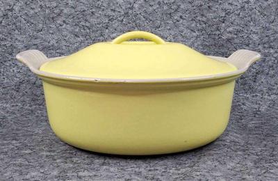 Le creuset yellow oval cast iron baking pan
