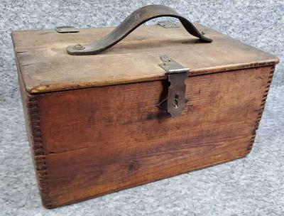 Antique walter baker wooden box carry case