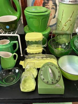 Sale Photo Thumbnail #314: Vaseline Uranium glass