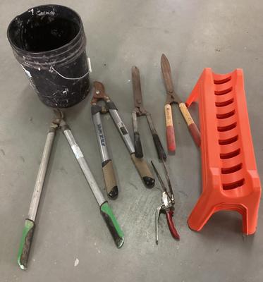 Hedge  Cutters Hose Stands
