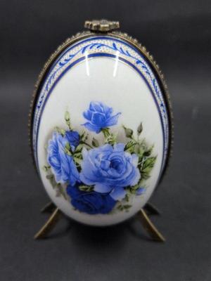 Limoges egg with perfume 