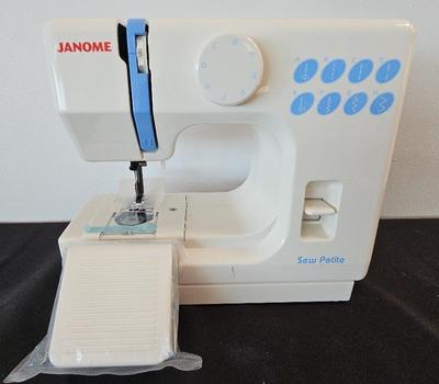 JANOME MINI SEW PETITE SEWING MACHINE MODEL 525 PORTABLE 