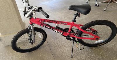 BOYS MONGOOSE BIKE 