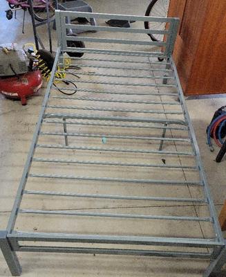 METAL TWIN BEDFRAME