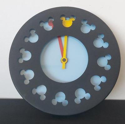 WHIMSICAL DISNEY COLLECTABLE WALL CLOCK