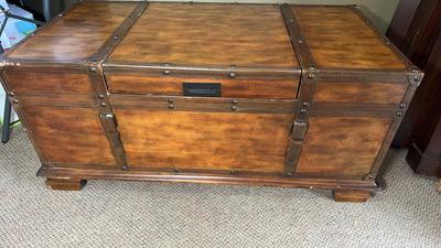 Luggage Design Rolling Storage Cocktail Table