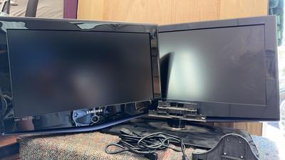 Samsung 24” & 32” Flatscreens