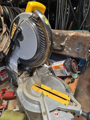 Dewalt saw