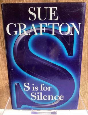 Signed first edition sue grafton 's' is for silence'