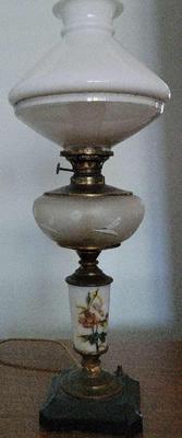 BEAUTIFUL ANTIQUE OIL (NOW ELECTRIC) LAMP