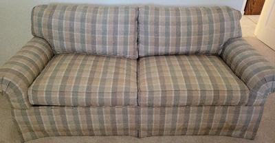COUCH WITH PULL OUT SOFA
