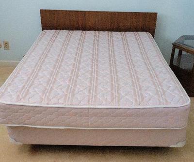 MID-CENTURY HEADBOARD WITH FULL SIZED MATTRESS AMD BOX SPRINGS 