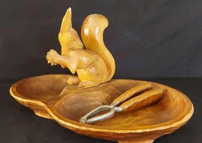 HANDCRAFTED WOOD NUT CRACKER SERVING DISH WITH SQUIRREL 