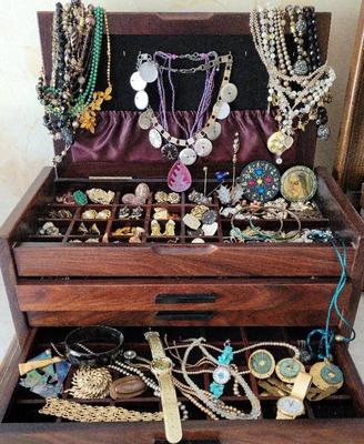 JEWELRY BOX FULL OF COSTUME JEWELRY 