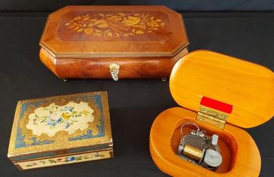 THREE COLLECTIBLE WOODEN BOXES, TWO OF WHICH ARE MUSIC BOXES