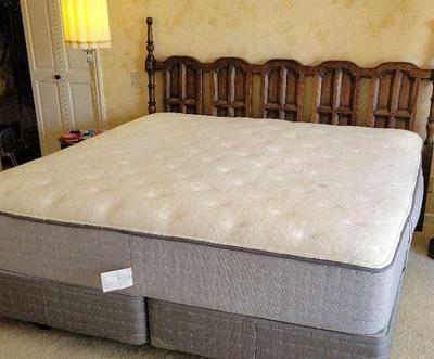 KING-SIZED HEADBOARD WITH AN ORTHO MATTRESS LANDSDOWN COOL QUILT MATTRESS 