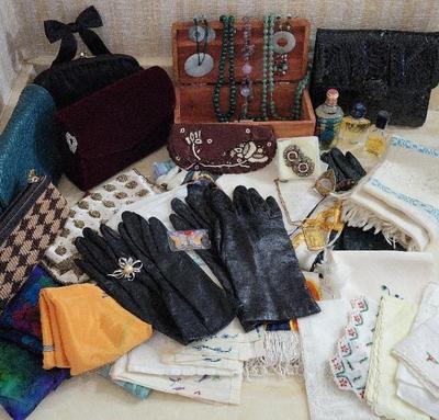 LADIES PURSES AND SCARVES 