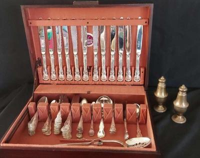 COLLECTION OF TOWLE STERLING SILVER UTENSILS 