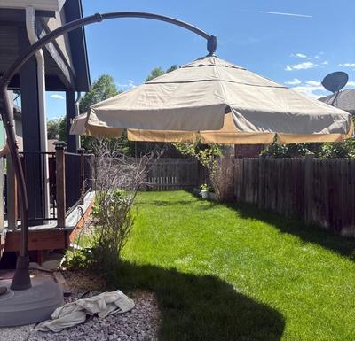 Large Outdoor Offset Cantilever Umbrella