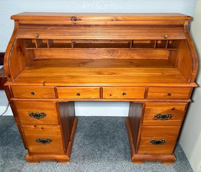 Beautiful Maple Roll-Top Knee Hole Desk 