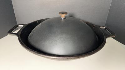 Lodge Like New Cast Iron 14” Wok