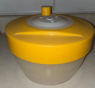 Salad spinner 