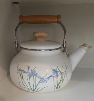 Tea kettle