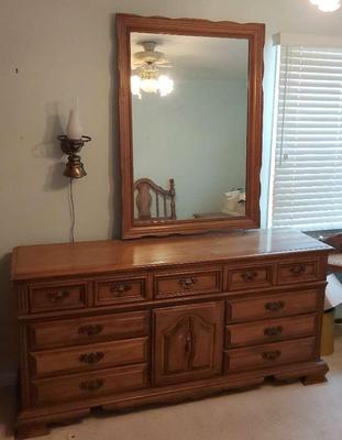 PRETTY BEDROOM FURNITURE SET