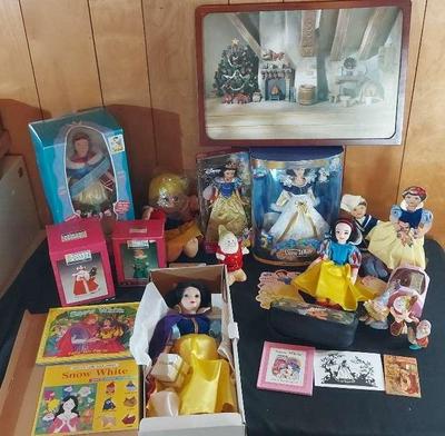 AMAZING COLLECTION OF DISNEY SNOW WHITE MEMORABILIA #2