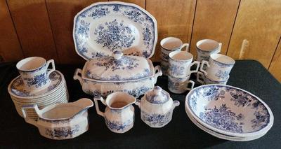 BEAUTIFUL BLUE AND WHITE KENSINGTON STAFFORDSHIRE IRONSTONE DISHES IN BALMORAL PATTERN