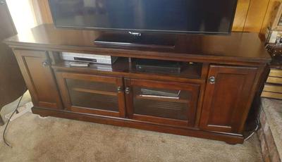 BEAUTIFUL WOOD FLAT SCREEN TV STAND