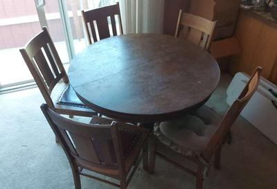 WOODEN ROUND TABLE WITH FIVE CHAIRS