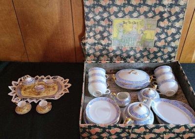 LOVELY VINTAGE TOY TEA SETS