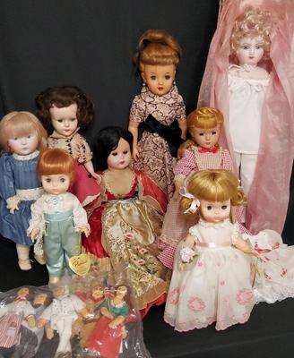 COLLECTORS VINTAGE AND ANTIQUE DOLLS