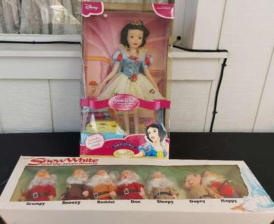 SNOW WHITE AND THE SEVEN DWARFS DOLLS