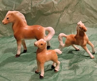 Sale Photo Thumbnail #960: Ceramics 1950s horses probably made in japan