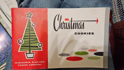 Sale Photo Thumbnail #1292: Wisconsin electric christmas cooky books 10)