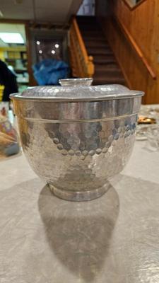 Hammered aluminum 1950s nasco ice bucket