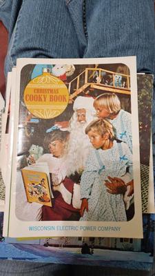 Sale Photo Thumbnail #1285: Wisconsin electric christmas cooky books 17)