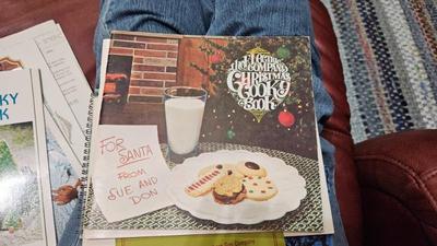 Sale Photo Thumbnail #1287: Wisconsin electric christmas cooky books 15)