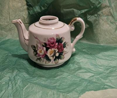 Ceramics 1930s flower tea pot without lid