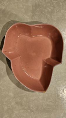 Ceramics 1950s red wing 1068 pink blue leaf shaped snack bowl