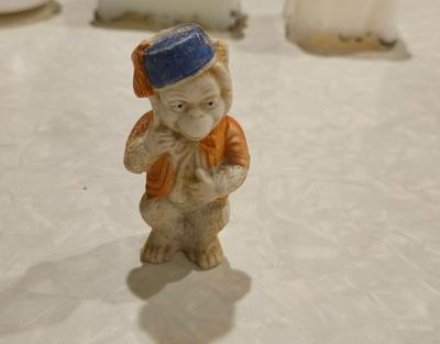 Sale Photo Thumbnail #921: Ceramics early 1900s chalkware monkey